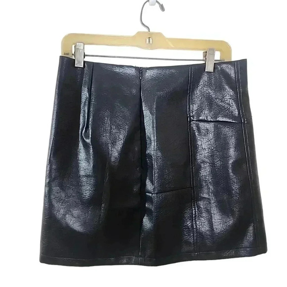 Sleek and Chic: Shein Bae Faux Leather Black Mini Skirt (Size Large, NWT) - Picture 2 of 8